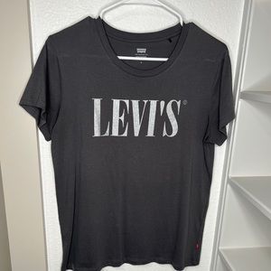 Levi’s tee